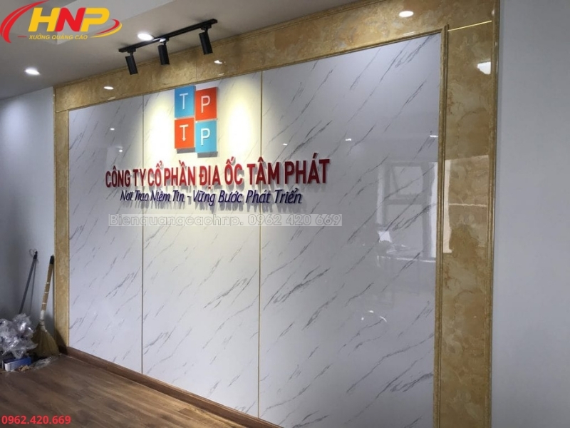 Thi Công Backdrop Lễ Tân Inox Mica Đẳng Cấp Tại Hà Nội 4