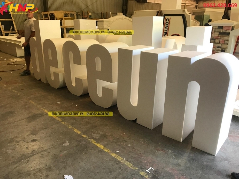 Bảng Hiệu Mica Chữ Nổi Tại Hà Nội Mẫu Đẹp & Lưu Ý Thi Công (1)