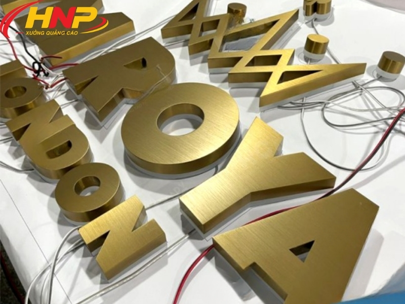 backdrop logo inox vàng