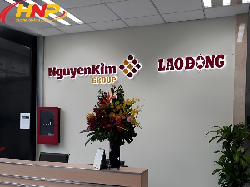 biển tên backdrop lễ tân