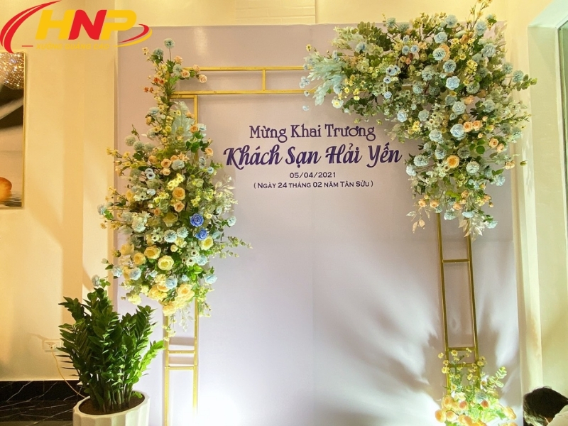 làm backdrop lễ tân giá rẻ