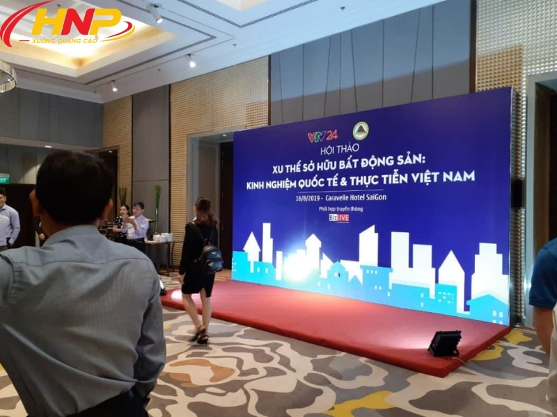 báo giá backdrop lễ tân mới nhất