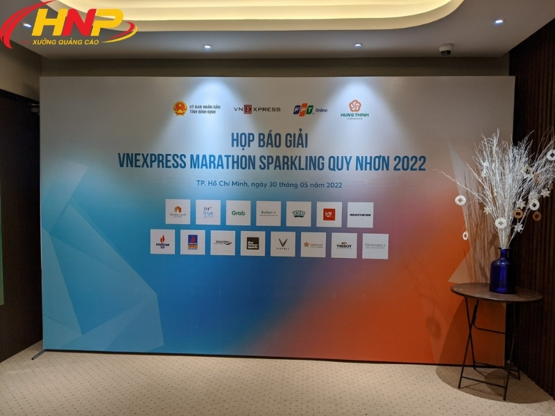 báo giá backdrop lễ tân mới nhất