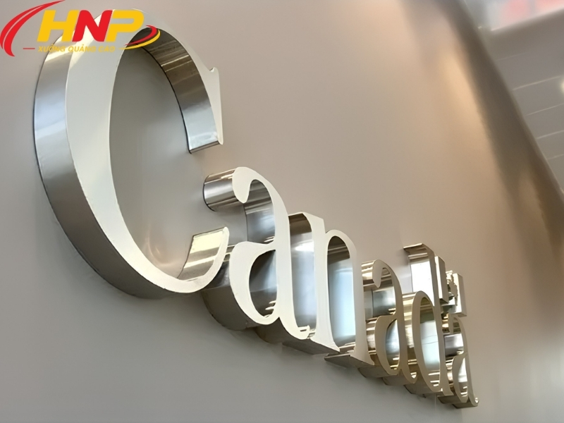 backdrop logo inox trắng