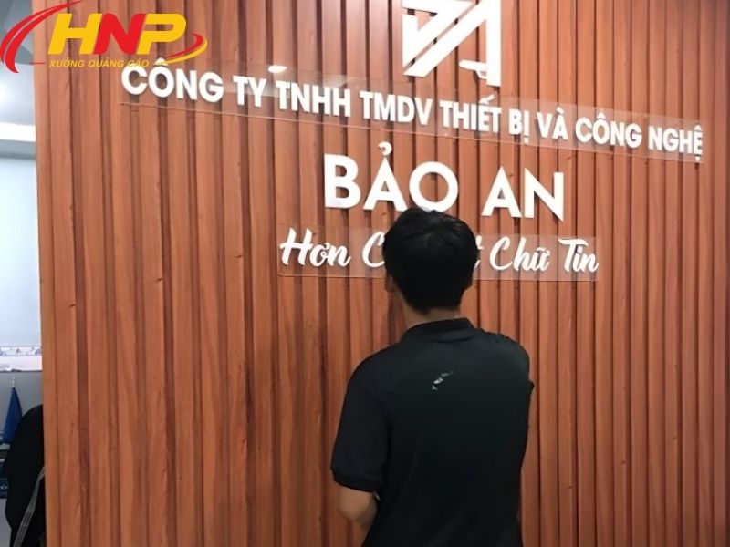 xưởng sản xuất backdrop lễ tân
