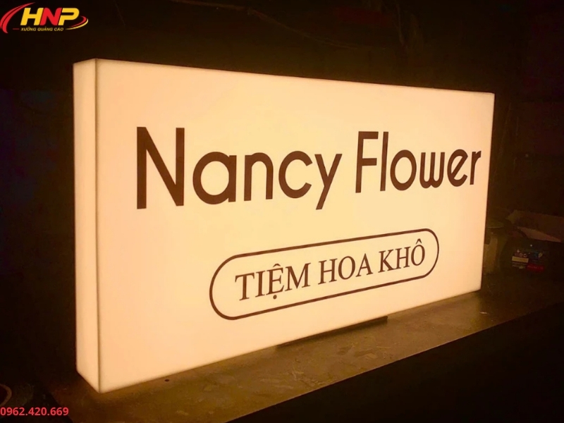 Biển pano hộp đèn ngoài trời cho mặt tiền lớn Hà Nội (1)