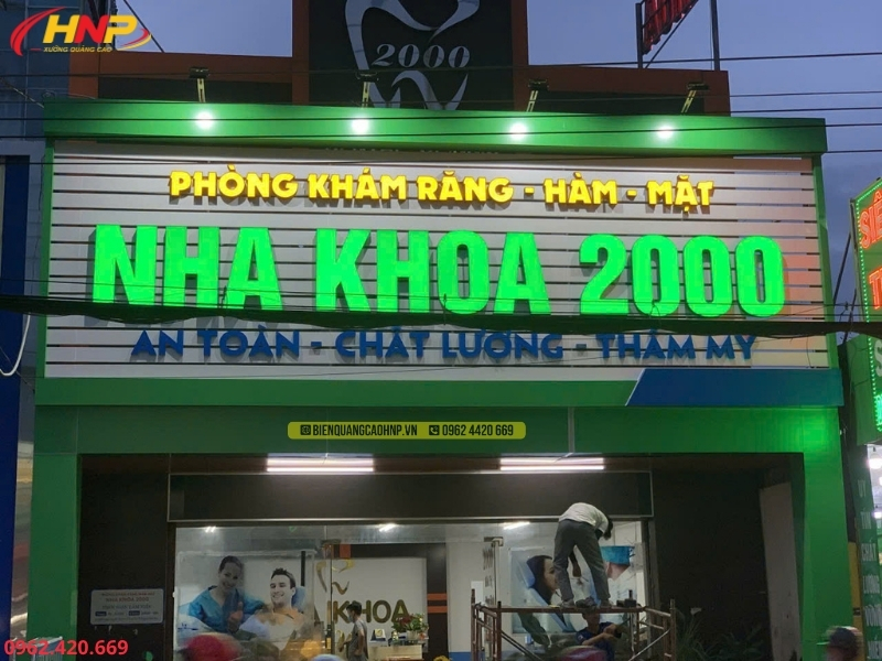 Mẫu biển hiệu phòng khám nha khoa đẹp, dễ nhận diện tại Hà Nội (2)